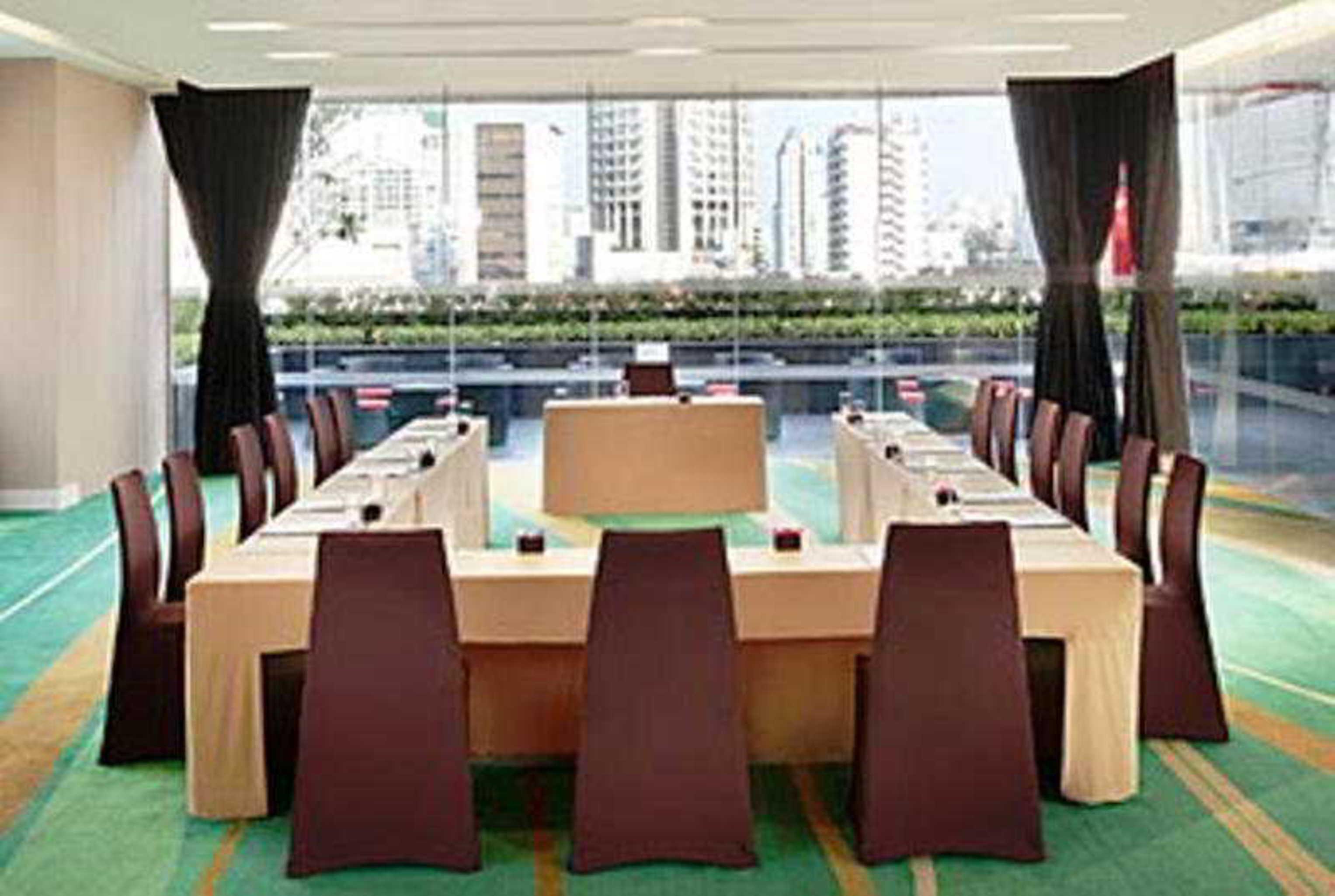 فندق فور بوينتس باي شيراتون بانكوك، سوخومفيت 15 المظهر الخارجي الصورة